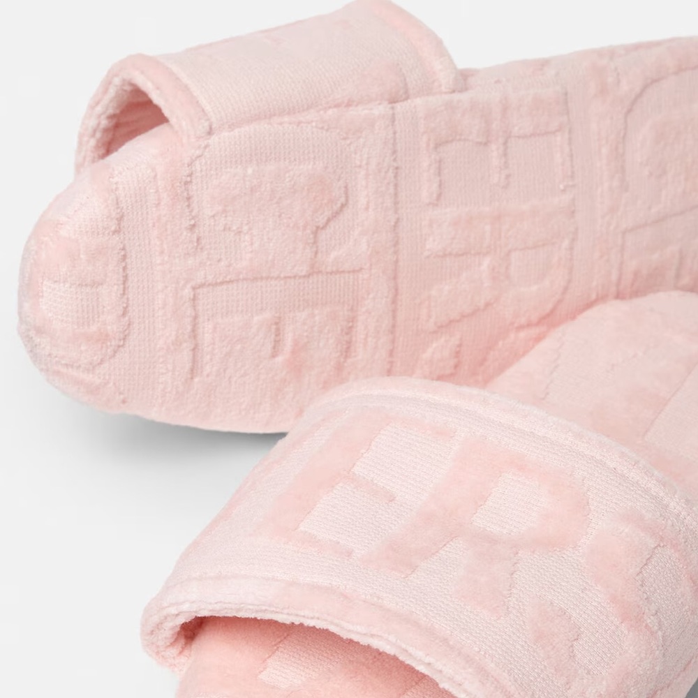 VERSACE ALLOVER TERRY BATH SLIPPERS, pink (size M). NWT fits Women’s sizes 8-9.5